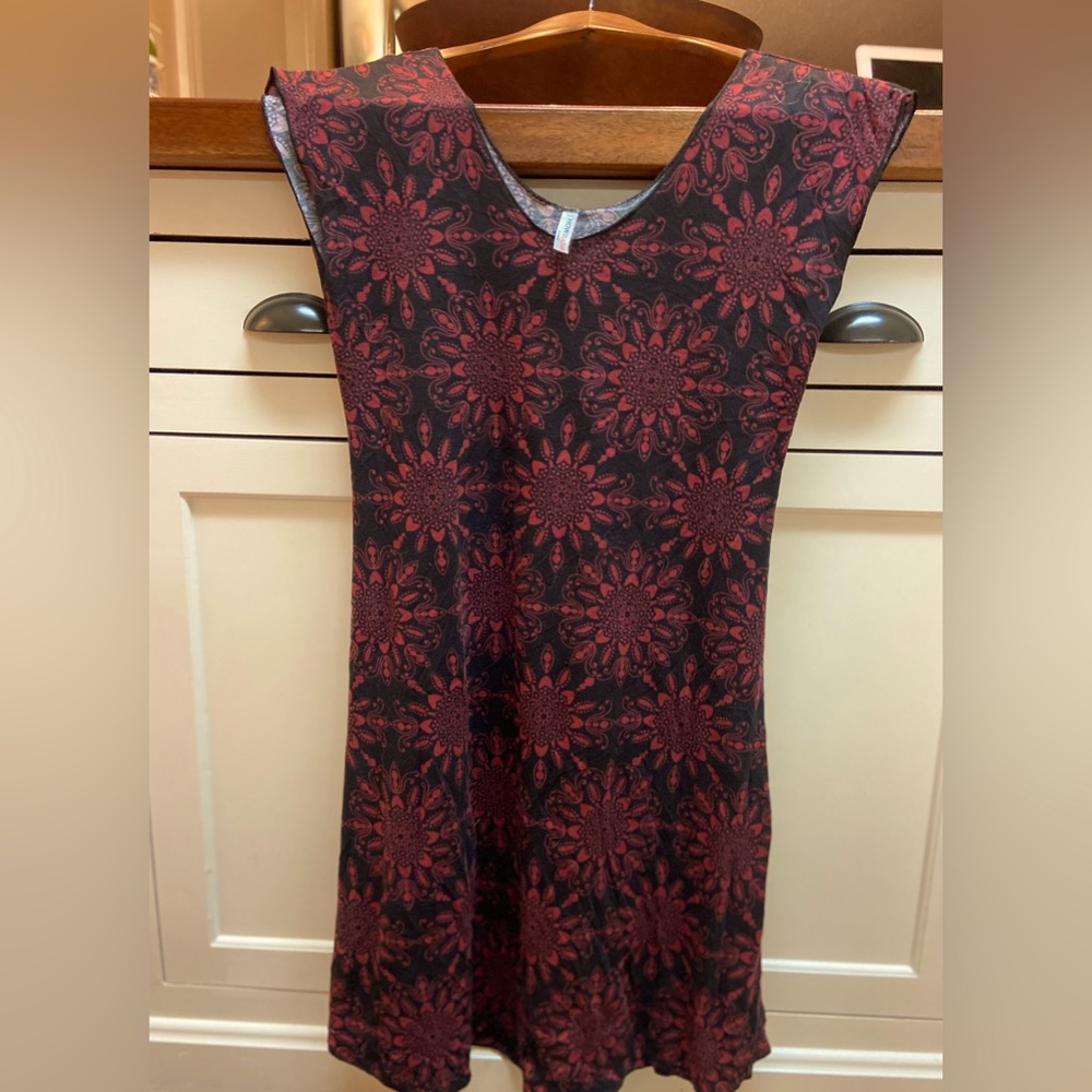 Pretty HowBazaar black dress with maroon floral design size small